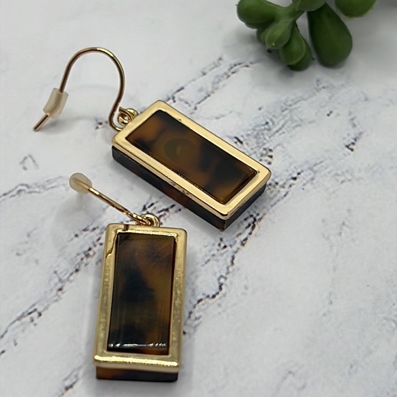 NWT French Connection Faux Tortoiseshell Earrings. - Picture 4 of 5